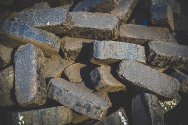 Yığın turba briketler, alternatif yakıtlar, hammadde, mat etkisi ve vinyet etkisi