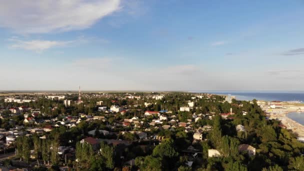 Vista aérea da cidade de Skadovsk, resort infantil e cidade portuária no Mar Negro, Ucrânia — Vídeo de Stock