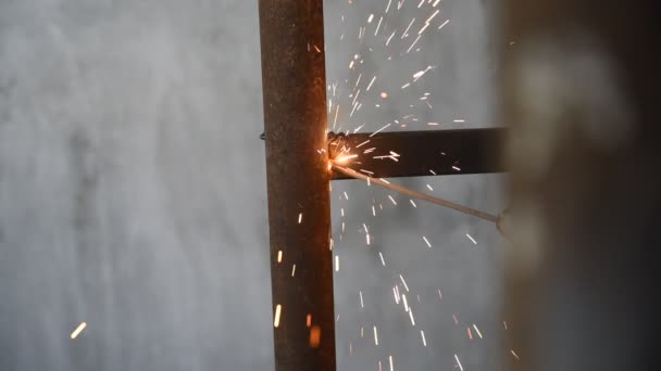 Welder Welds Metal Construction Sparks Fly Work Process Closeup Profession — Stock Video