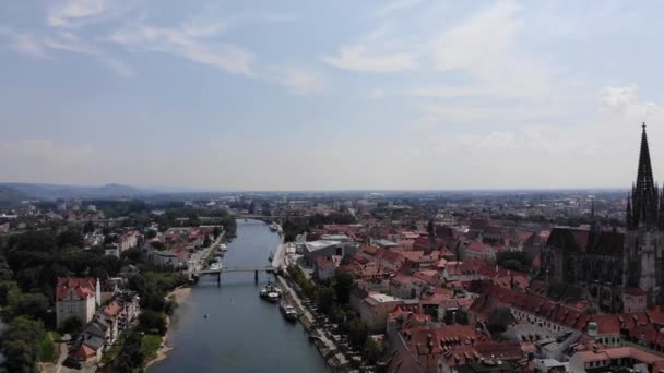 Letu Nad Městem Regensburg Hladké Twist Letecký Pohled Řeku Dunaj — Stock video