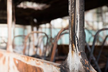 Yanıp kül otobüs, dış, olay görünümünden, metin için yer