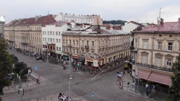 Lviv Ukrayna Ağustos 2018 Hareket Araç Yayalar Yürüyüşe Svobody Cadde — Stok video