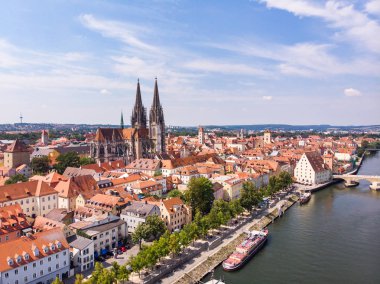 Regensburg şehir, Almanya hava görünümünü. Tuna Nehri, Mimarlık, Regensburg Katedrali ve Stone Bridge