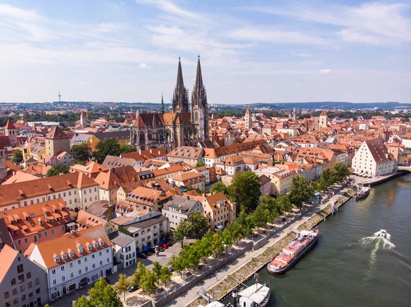 Regensburg şehir, Almanya hava görünümünü. Tuna Nehri, Mimarlık, Regensburg Katedrali ve Stone Bridge