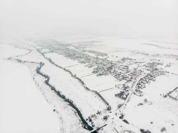 上から冬の風景です 農村地域とウクライナの村と自然の空撮 — ストック写真