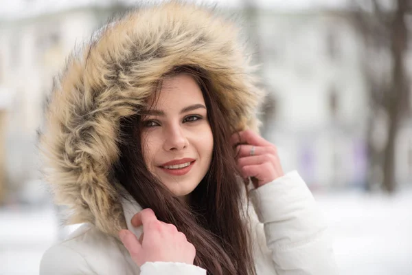 Portrait Young Beautiful Girl Warm Comfortable Winter Clothes Outdoors Winter — Stockfoto