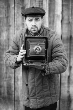 Fotoğrafçı büyük format kamera çekim için hazırlar. Concept-fotoğraf 1930 ' ların-1950 ' ler