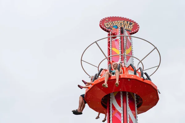 Loifling - 26. Juli 2018: Im Freizeitpark churpfalzpark loifling amüsieren sich die Menschen. schöner Ort für Unterhaltung. Mini-freier Fall — Stockfoto