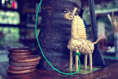 Saman dekorasyon çubuğunu yapılmış el yapımı oyuncak at