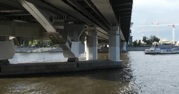 Moscow, Russia - July 2019: Sailing pleasure craft under the metro bridge — Stock Video