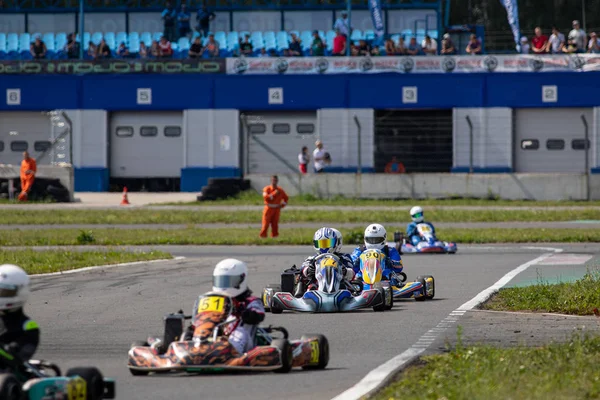 Ryazan, Russia - 28 luglio 2019: piloti non identificati competono sulla pista di Atron nella serie di kart sportivi Rotax max Cup RAF — Foto Stock