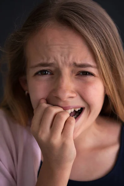 Exasperated Young Girl Covering Her Mouth Her Hand Looking Distressed — Stock Photo, Image