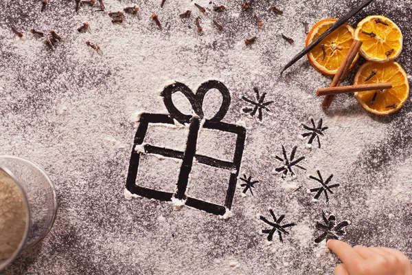 Niño Dibujo Mano Regalo Navidad Estrellas Centelleantes Harina Extendió Para —  Fotos de Stock