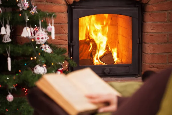 Woman Reading Book Sitting Fireplace Holidays Season Focus Fire — Stock Photo, Image