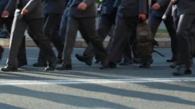 Asker yürüyen askeri geçit töreni