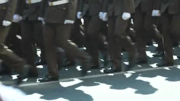 Desfile militar na Ucrânia 2018. Soldados em marcha — Vídeo de Stock