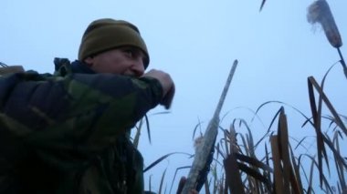 Ördek avcı tüfeği çağıran kuşlar ile bıldırcın-boru ile