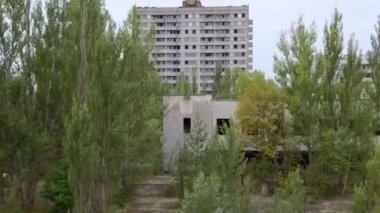 Ölü şehir Çernobil merkezinde birçok daire ile büyük ev