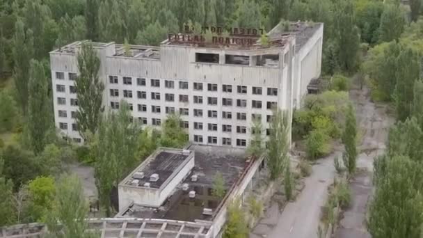 Verlaten Hotel Polissya in Pripyat Ghost City na Tsjernobyl nucleaire ramp — Stockvideo