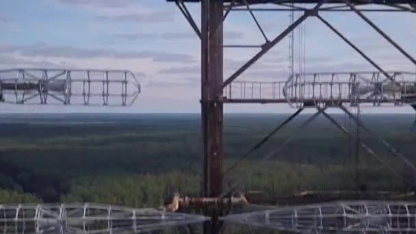 Lucht weergave van militaire radar de Arc of Duga in Tsjernobyl. Close-up — Stockvideo