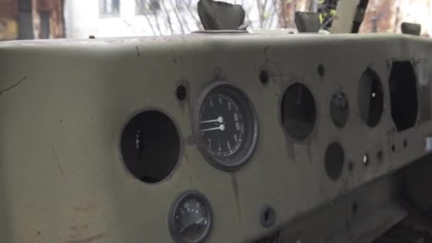 Véhicule lourd endommagé en URSS dans la zone de Tchernobyl — Video