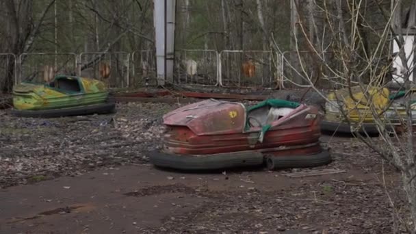 Chield carros elétricos na cidade quente Chernobyl. Imagens de vídeo — Vídeo de Stock