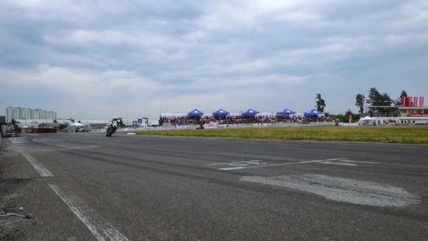 Kijów, Ukraina - 30 czerwca 2018: moto Gp zawodników w wyścigu — Wideo stockowe