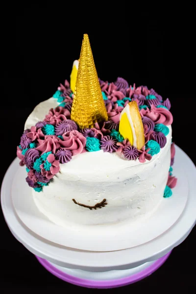 Tarta Unicornio Tarta Unicornio Decorada Con Cono Gofre Crema Mantequilla — Foto de Stock