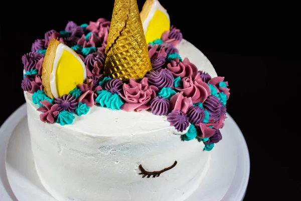 Jednorożec Tort Ciasto Unicorn Ozdobione Wafel Stożek Buttercream — Zdjęcie stockowe