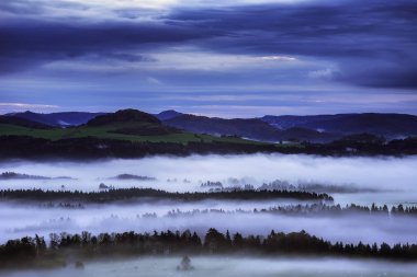 Sisli sabah çek İsviçre'nin romantik peyzaj