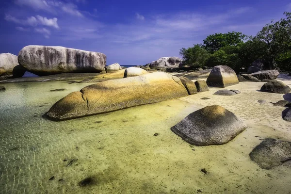 Vista Grupo Piedras Grandes Playa Tanjung Tinggi Desde Isla Belitung — Foto de Stock