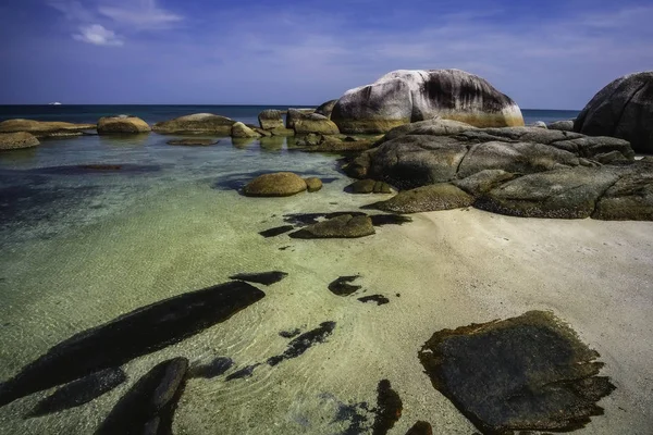 Vista Grupo Piedras Grandes Playa Tanjung Tinggi Desde Isla Belitung — Foto de Stock