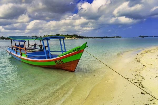 Tourist Boat Shore Island Belitung — 스톡 사진
