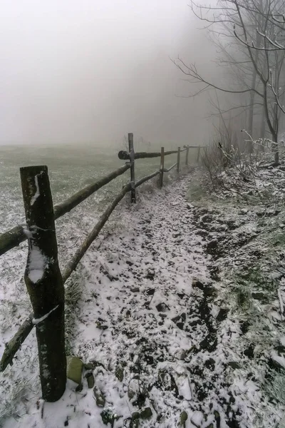 Winter footpath around wooden corral — Stock Photo, Image