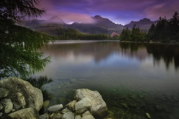 Jezioro Szczyrbskie w Tatrach Wysokich ze Słowacji — Zdjęcie stockowe