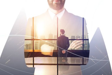 Güneş ışığı ve meslektaşım ile soyut iç pencereden dışarı bakarak iş adamı. Yaşam tarzı ve ekip çalışması kavramı. Çift Pozlama 