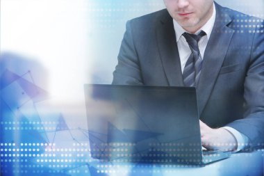 laptop ve soyut geometrik şekil ile çalışan işadamı çift pozlama
