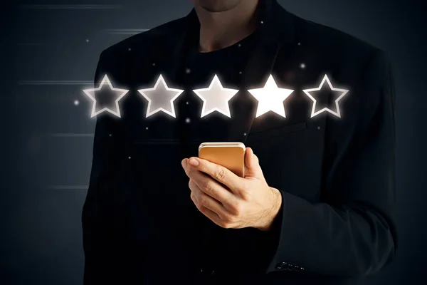 Estrelas Símbolo Classificação Homem Negócios Com Telefone Celular Mãos — Fotografia de Stock