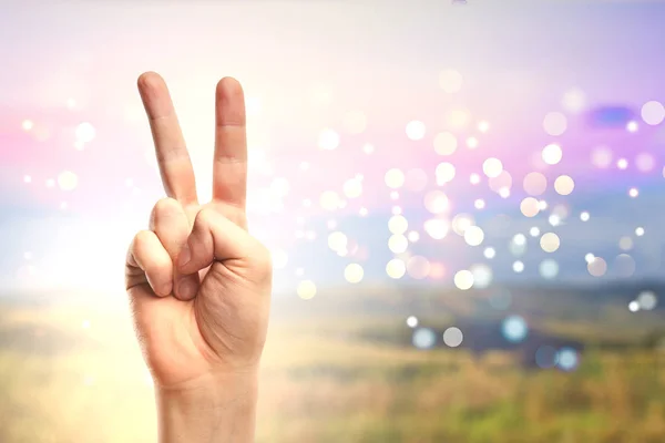 Mano Hombre Sosteniendo Signo Paz Número Dos Con Dos Dedos — Foto de Stock