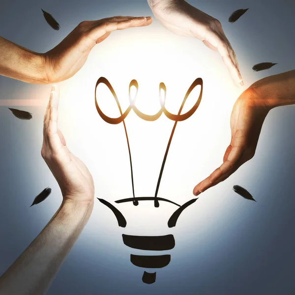 Geschäfts Und Innovatives Ideendesign Mit Händen Die Gezogene Glühbirne Halten — Stockfoto