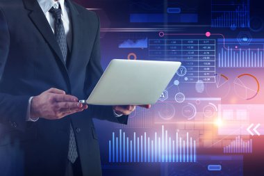 Dizüstü bilgisayar ile dijital iş arabirimini kullanarak işadamı yan görünüm. İletişim ve ağ kavramı. Çift Pozlama 