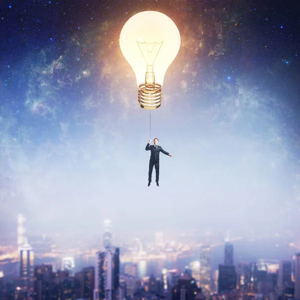 Hombre Negocios Con Globo Lámpara Brillante Abstracta Volando Por Encima — Foto de Stock