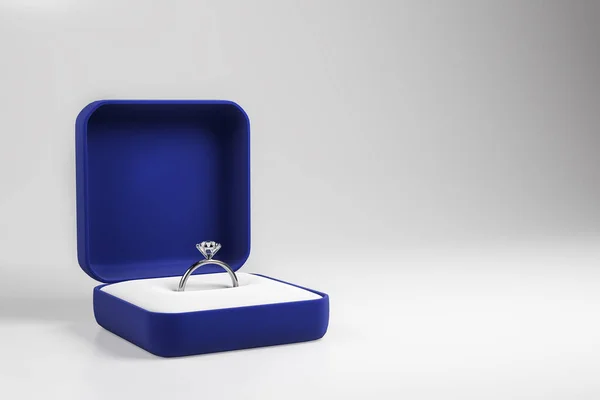 钻石订婚戒指在蓝色盒子上灰色背景 婚礼求婚和幸福观念 — 图库照片