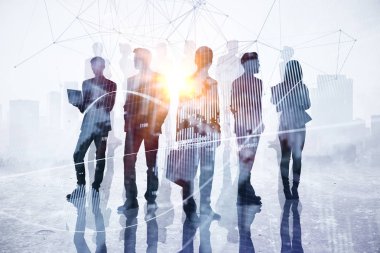 İş adamları siluetleri soyut şehir office arka plan ile forex grafik üzerinde duruyor. Ticaret, Toplantı ve bağlantı kavramı. Çift Pozlama 