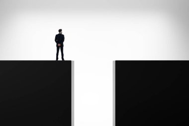 Gap ile arka plan üzerinde duran bir iş adamı. Risk, meydan ve kavram düşünüyorum. 3D render 