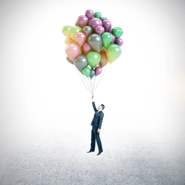 Empresário Terno Voando Com Balões Coloridos Fundo Parede Concreto Conceito — Fotografia de Stock