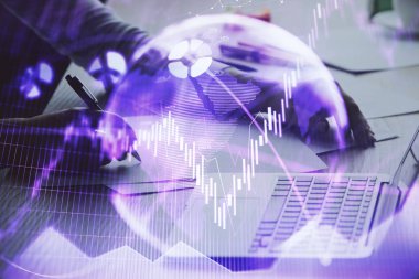 İş grafiklerinin çift pozlama ile yazma ellerini kapatın. Finansal kavram.