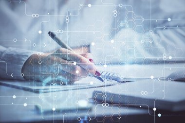 Veri teknolojisi hologramıyla arka planda el yazısına çoklu maruz kalma. Yenilik kavramı.