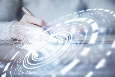 Veri teknolojisi hologramıyla arka planda el yazısının iki katına çıkarılması. Büyük veri kavramı.