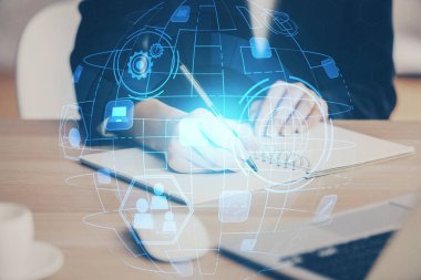 Kadınların el yazısı üzerine sosyal ağ temalı hologram. Uluslararası insanlar birbirine bağlanır. Çift pozlama